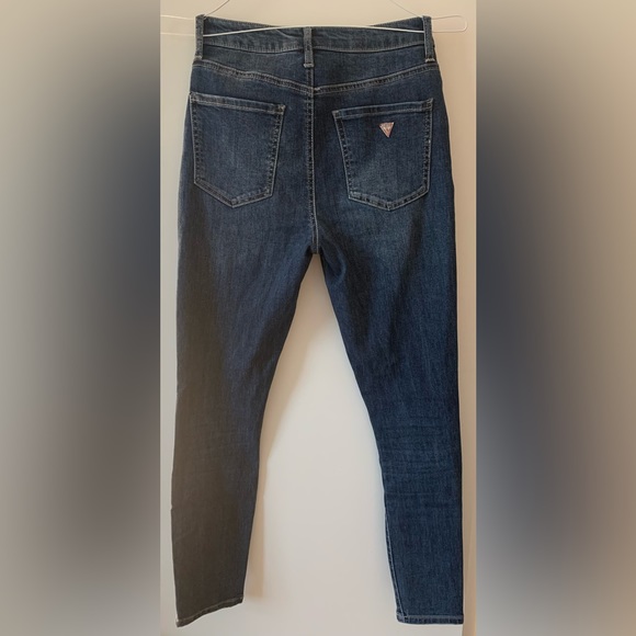 GUESS Mid Rise Skinny Jeans Women’s - Picture 6 of 7